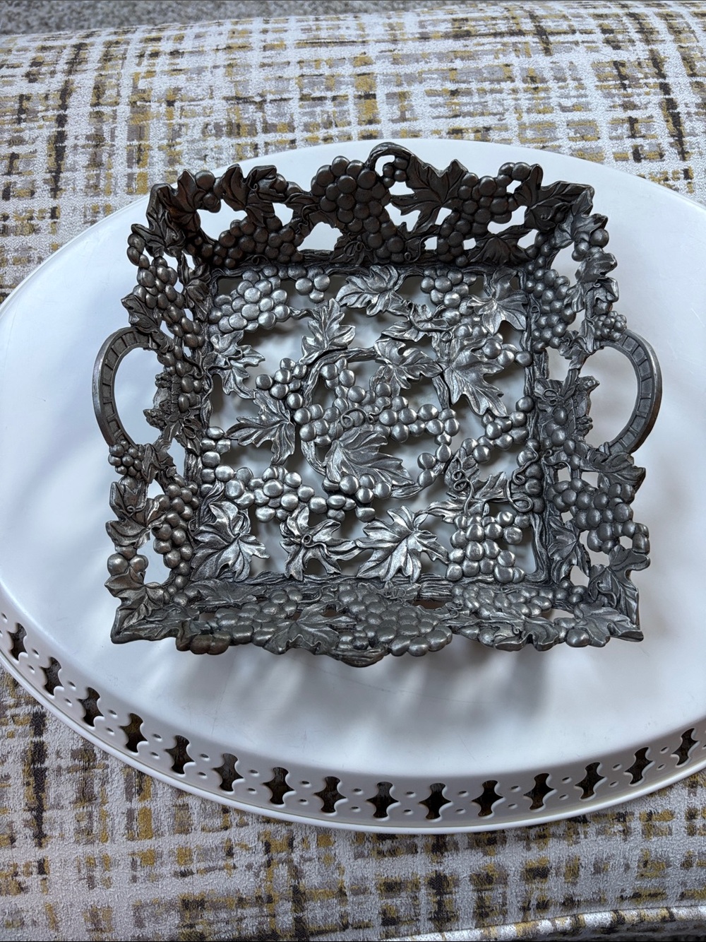 Vintage Seagull Canada Pewter Etain Zinn 1997 Grape Motif heavy napkin tray
